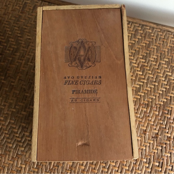 Two Cigar Boxes - Perla Del Mar & Avo Uvezian Piramide - Vintage Wood - Picture 4 of 9